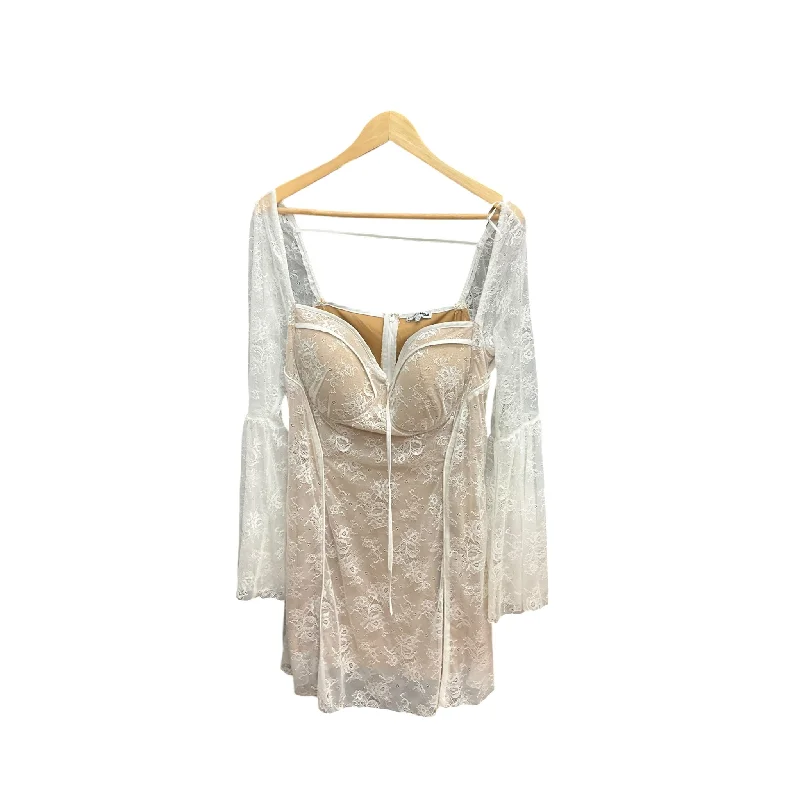 Great Deals Dress Casual Short By Clothes Mentor In White, Size: 2x