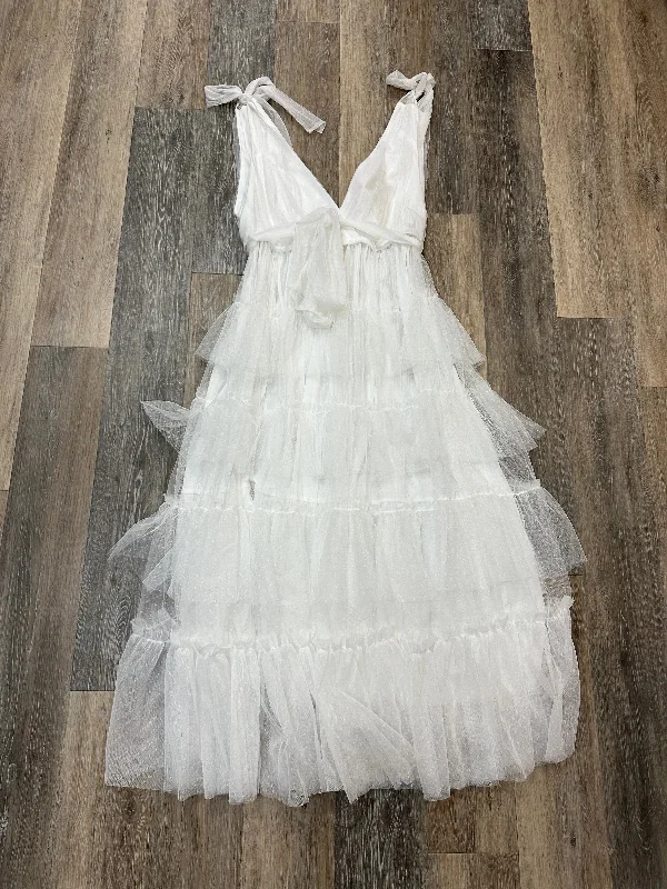 Final Clearance Dress Casual Maxi By Arula In White, Size: Xl