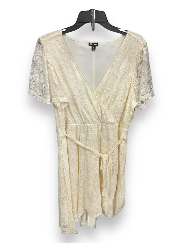 Price Reduction Dress Party Midi By Torrid In Cream, Size: 1x